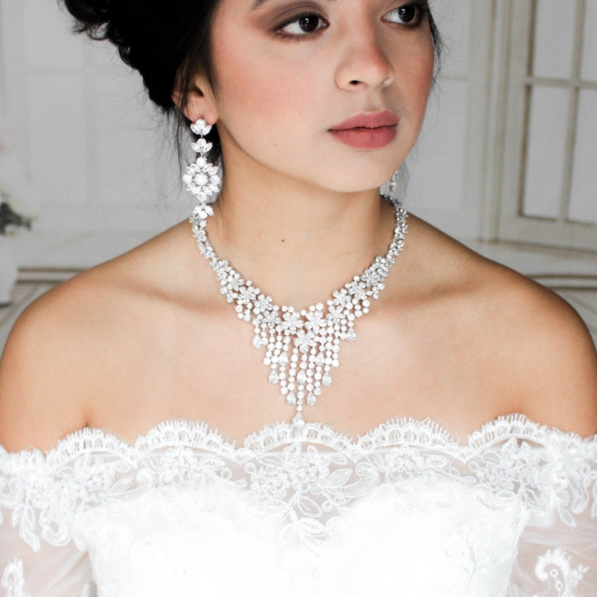 Statement bridal necklace in floral design - ASTRID – Treasures by Agnes Statement bridal necklace in floral design - ASTRID – Treasures by Agnes