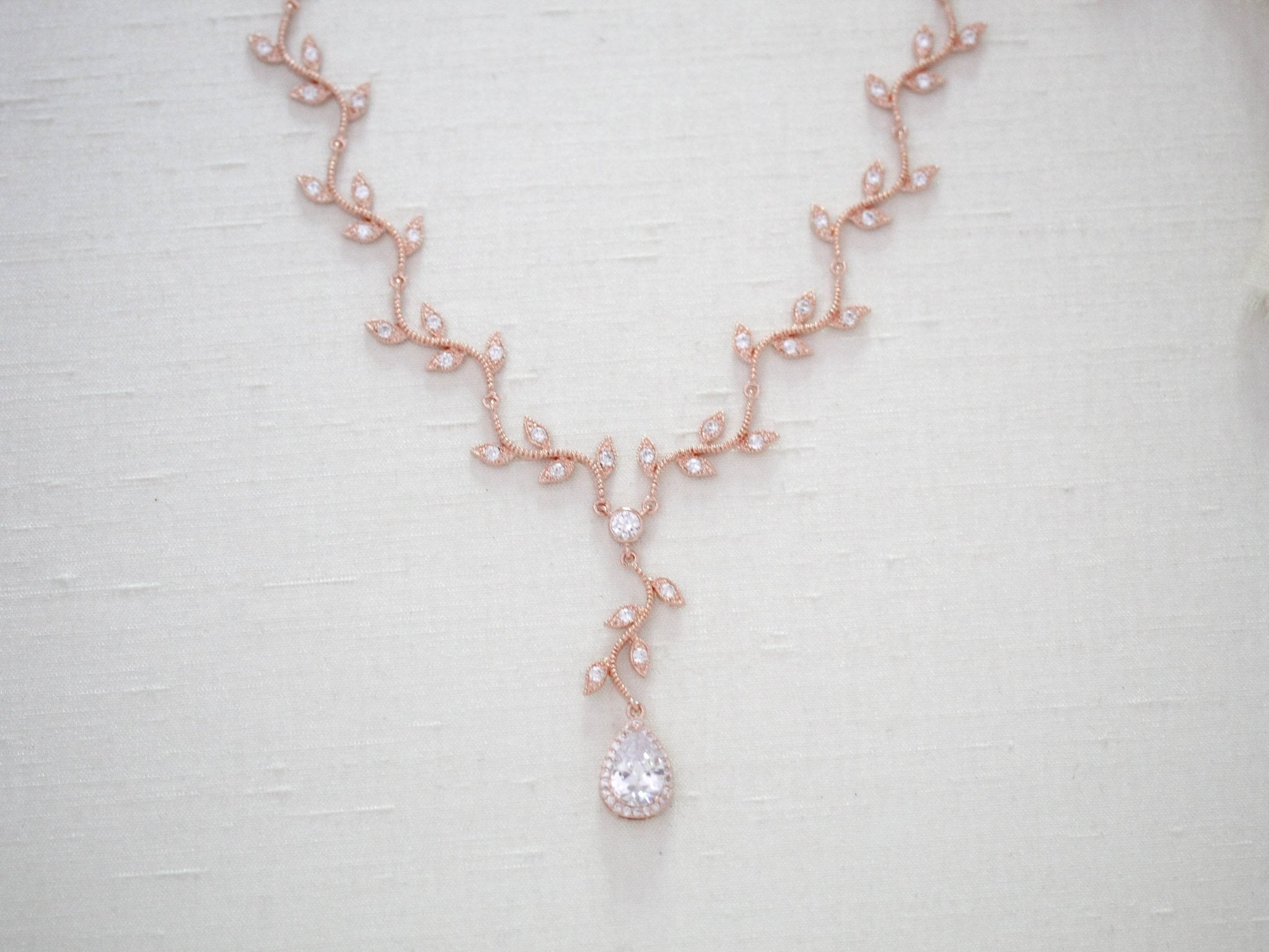 Rose gold dainty leaf Bridal necklace - RYLIE - Treasures by Agnes