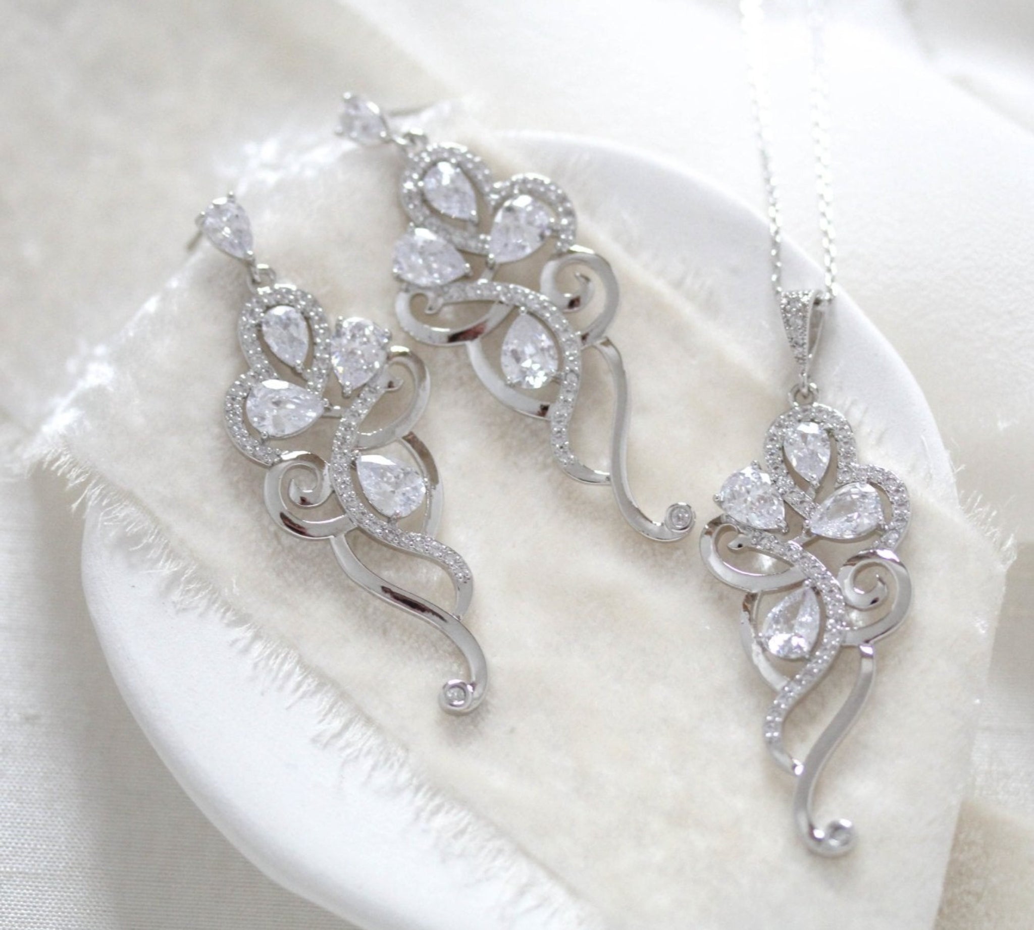 Rose gold necklace and earrings for bride - FINLEY - Treasures by Agnes