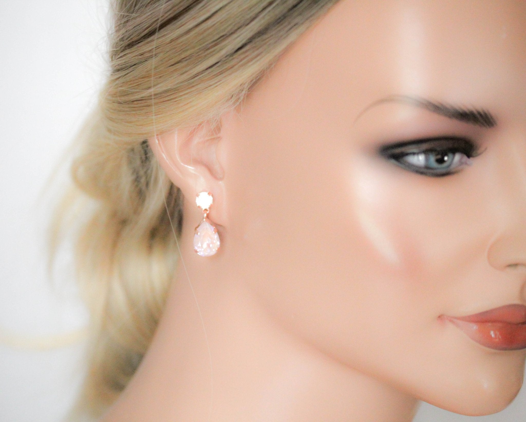Rose gold teardrop earrings with Dusty pink crystals - PRESLEY - Treasures by Agnes