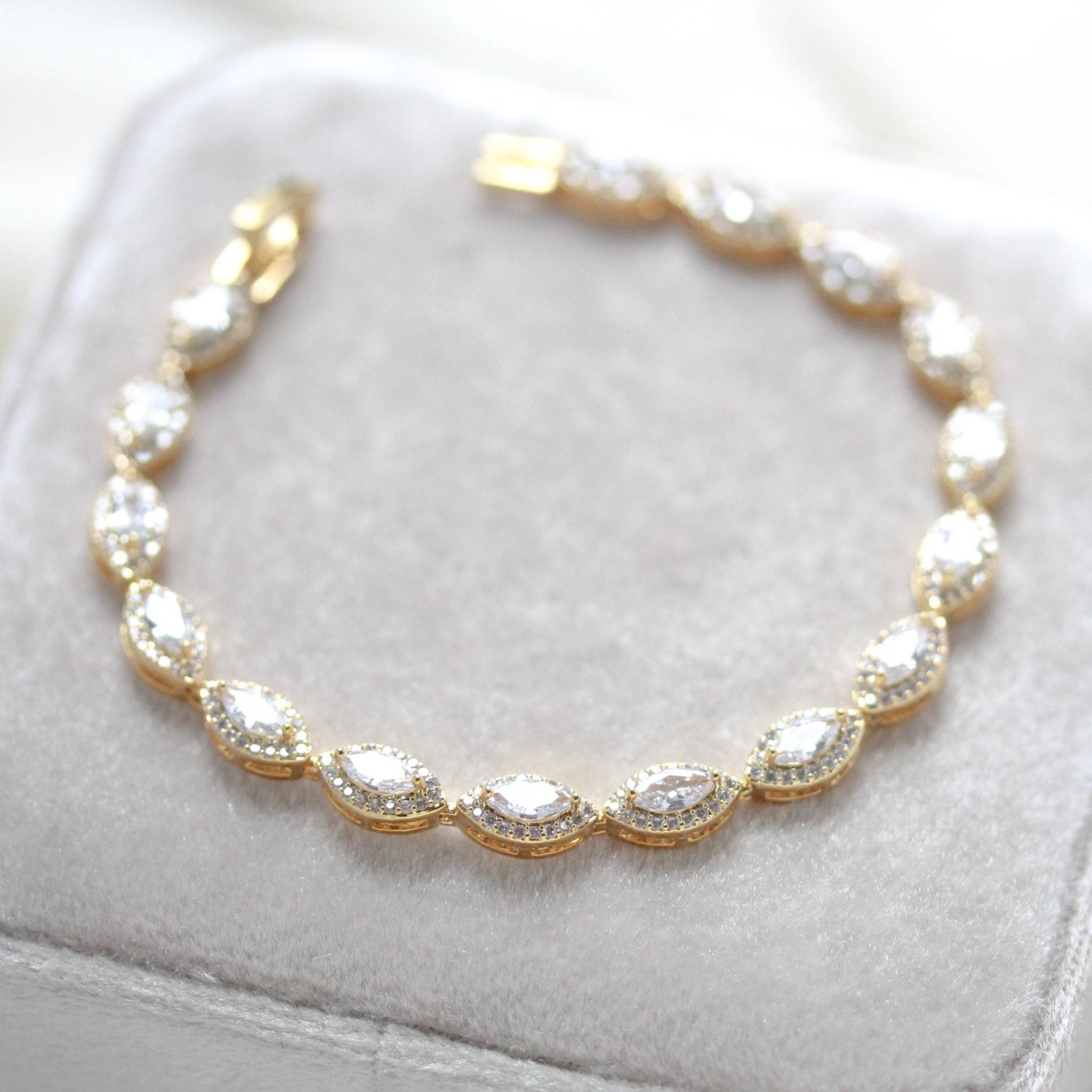 Simple gold bridal Bracelet - SCARLETT - Treasures by Agnes