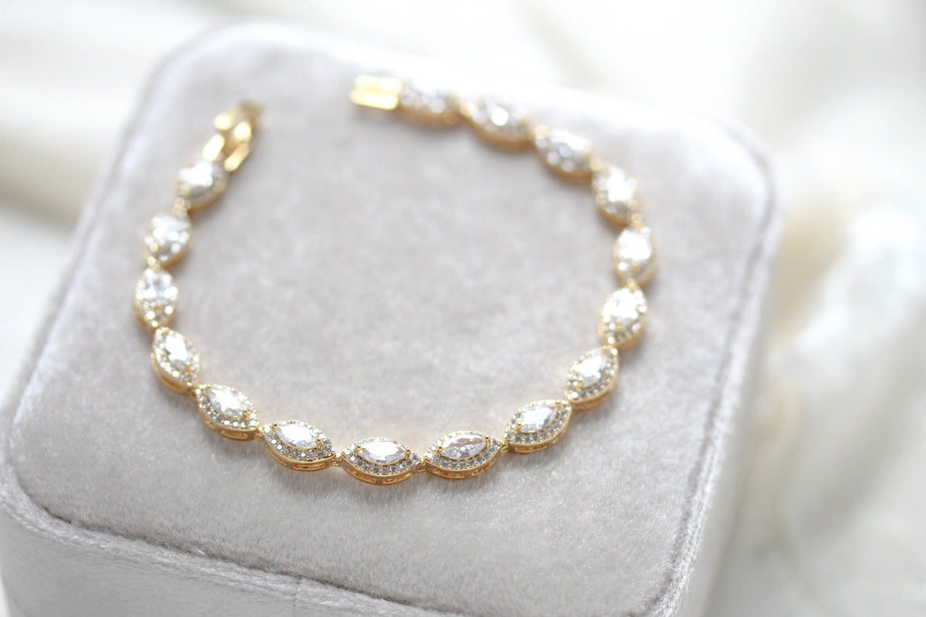 Simple Rose gold bridal Bracelet - SCARLETT - Treasures by Agnes