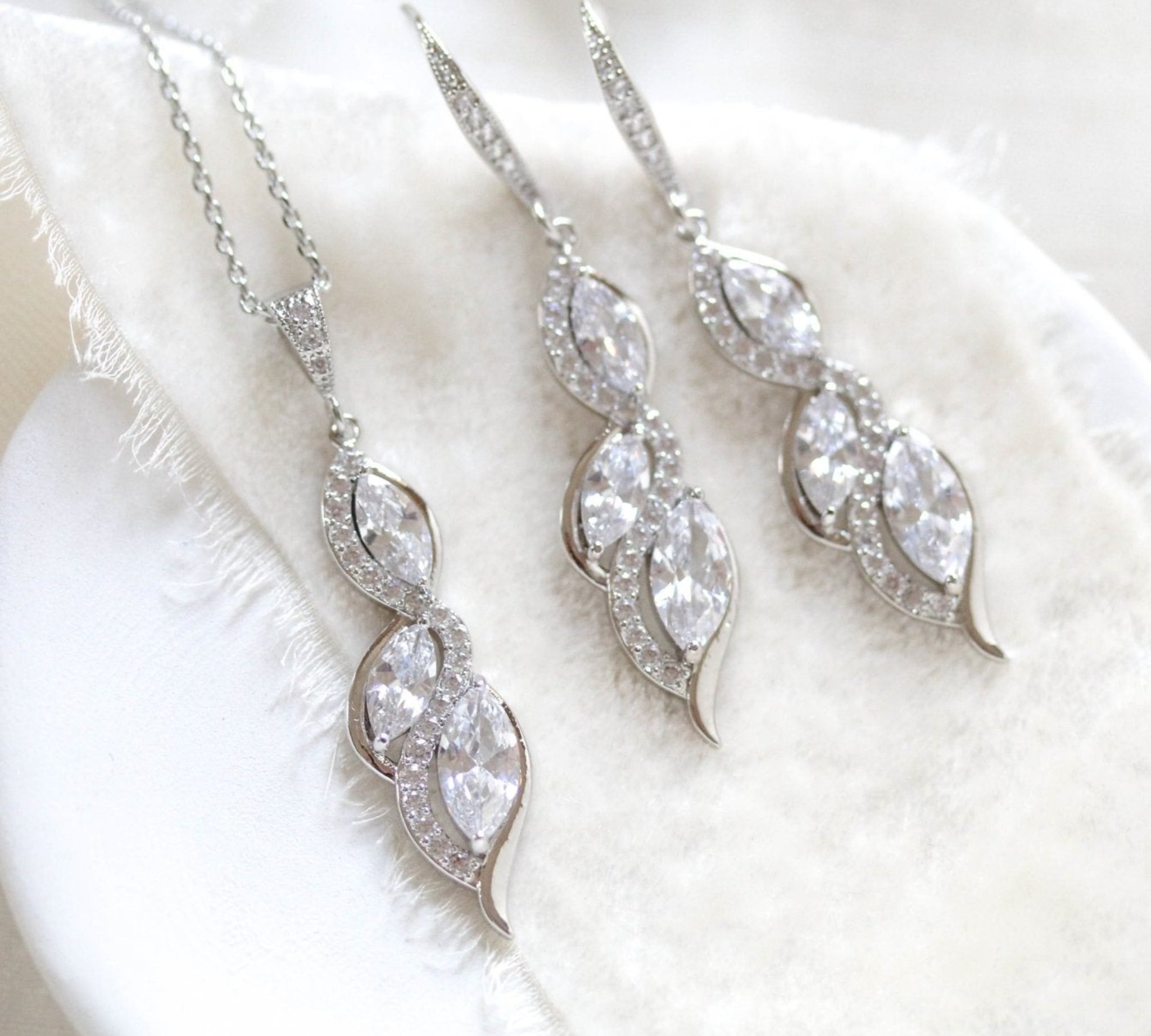 Simple silver necklace and earring SET - HADLEY