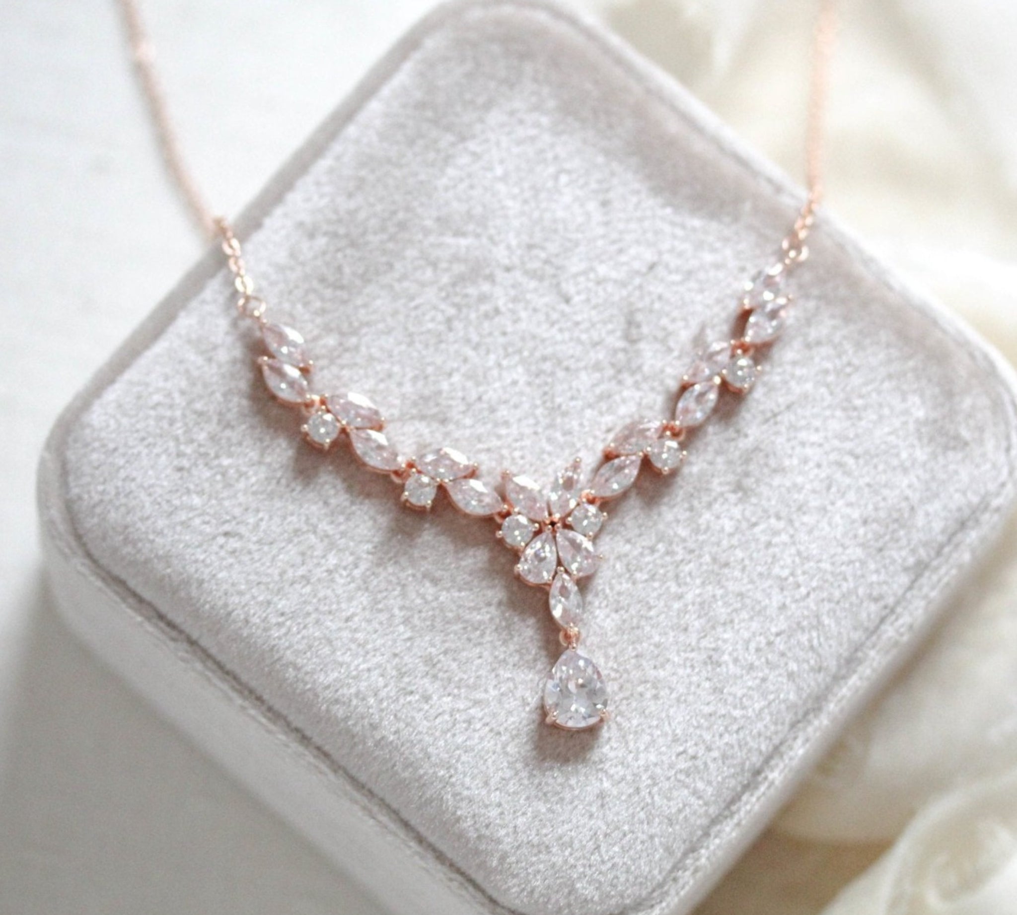 Simple rose gold bridal necklace - MAGNOLIA - Treasures by Agnes