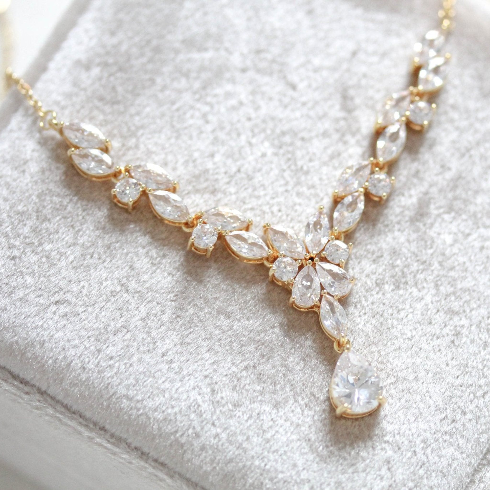 Simple rose gold bridal necklace - MAGNOLIA - Treasures by Agnes
