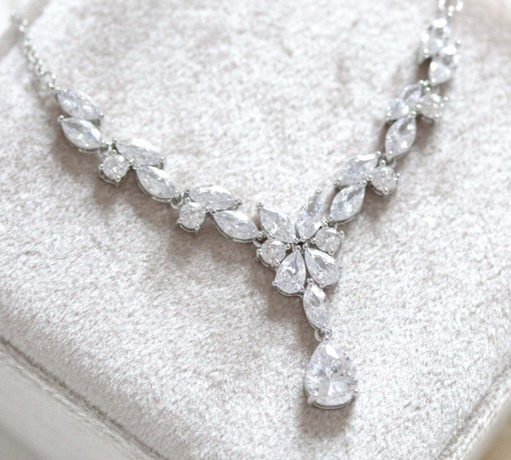 Simple rose gold bridal necklace - MAGNOLIA - Treasures by Agnes