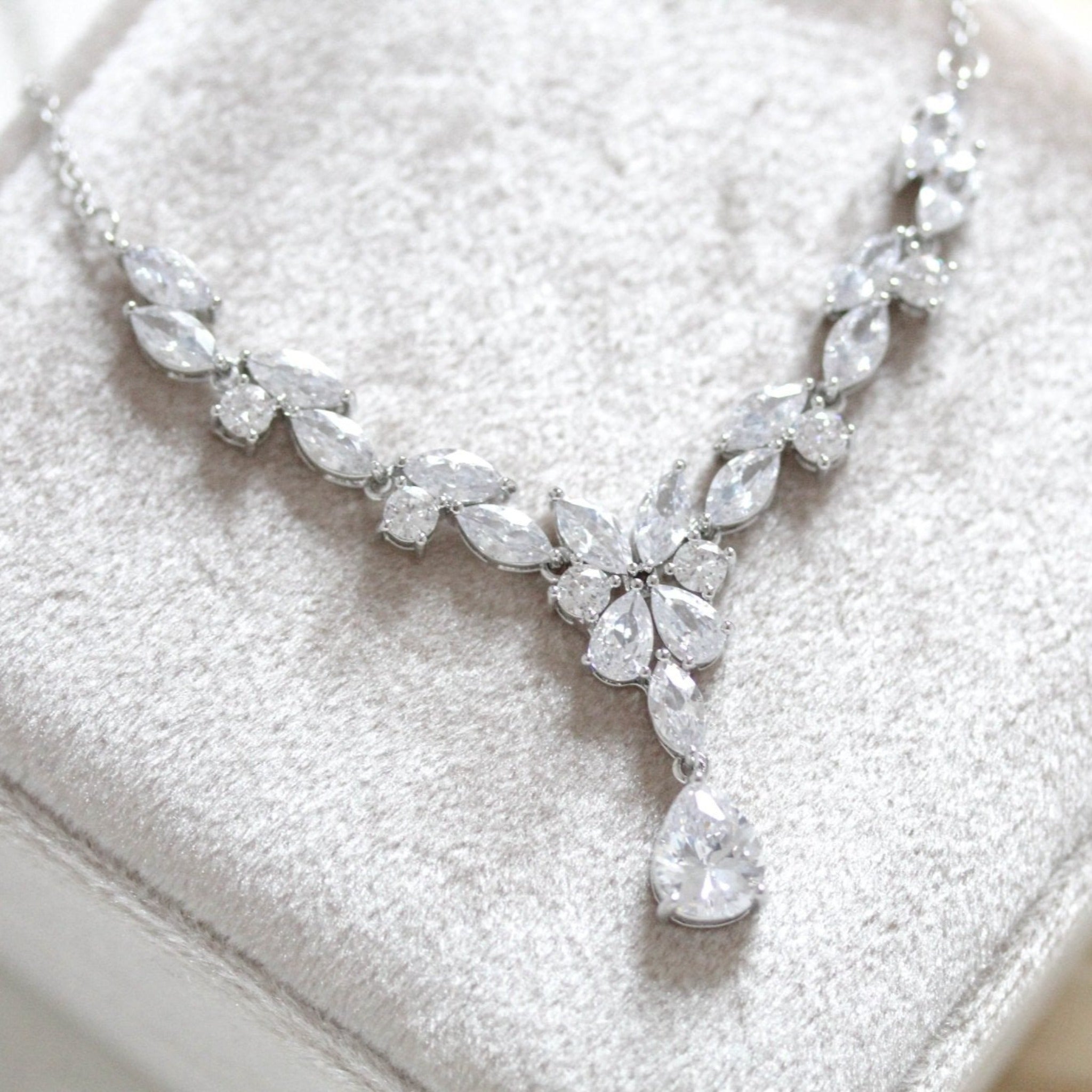Simple rose gold bridal necklace - MAGNOLIA - Treasures by Agnes