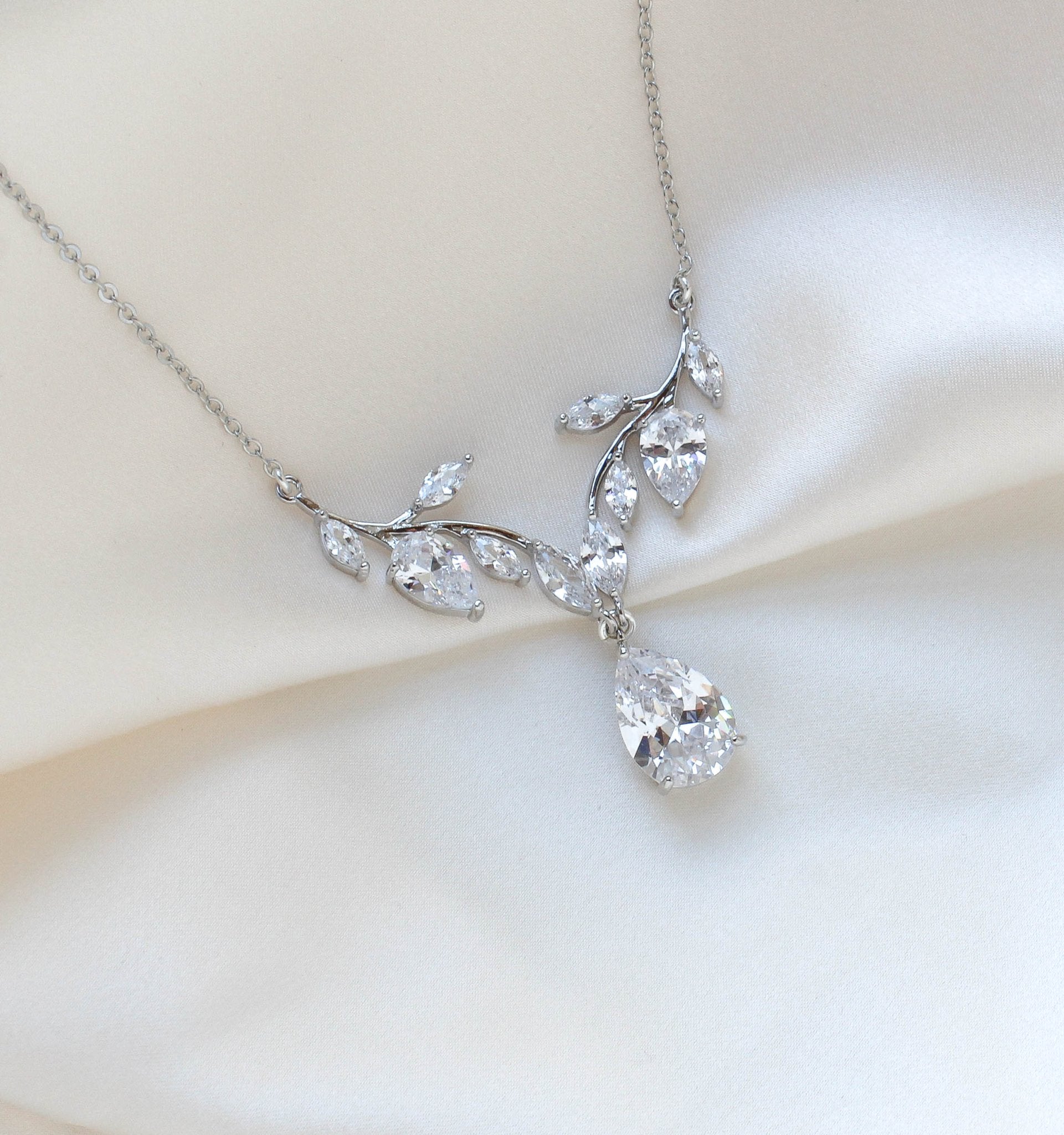 Simple rose gold cubic zirconia bridal necklace - APRILLE - Treasures by Agnes