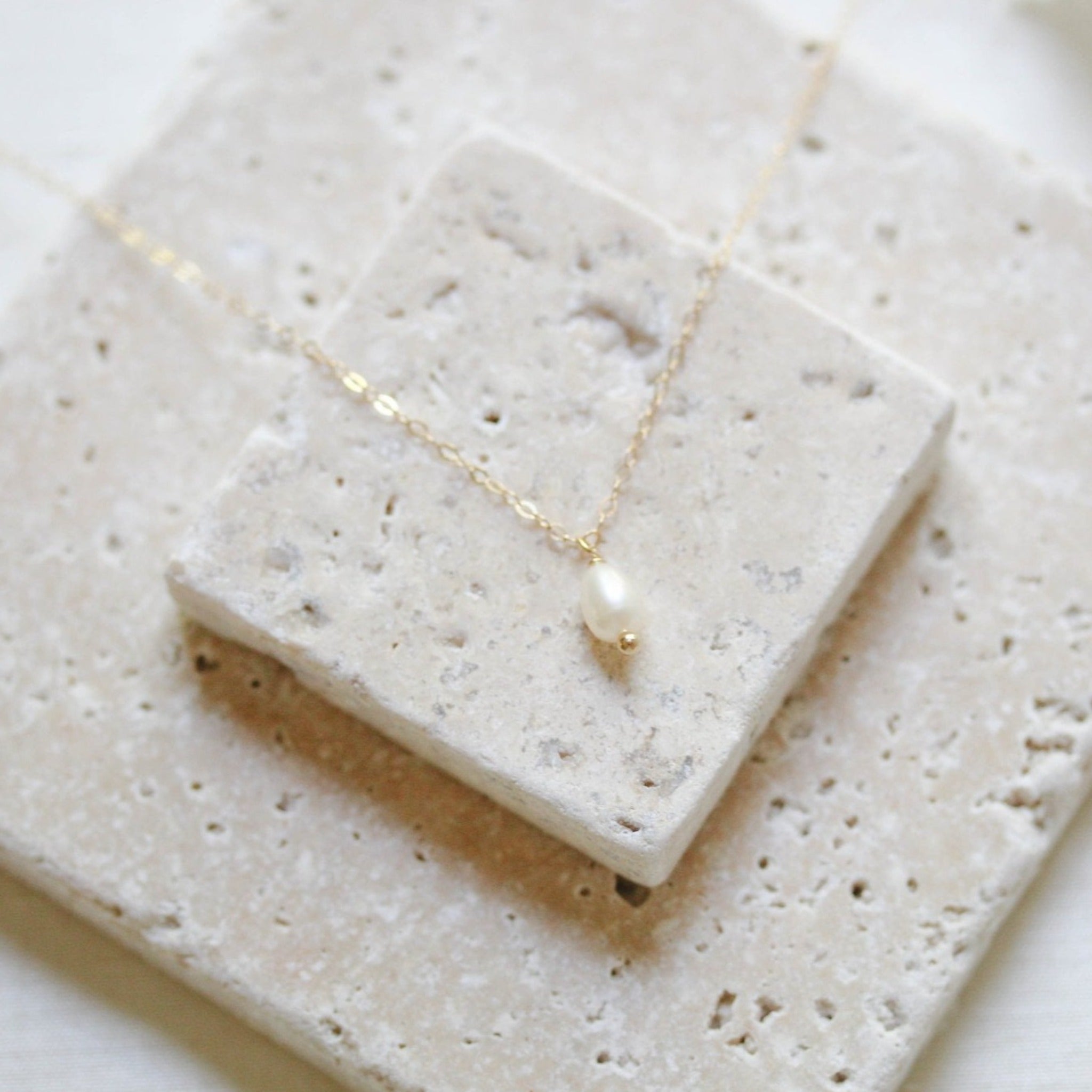 Single pearl necklace with gold filled chain - DEMI - Treasures by Agnes