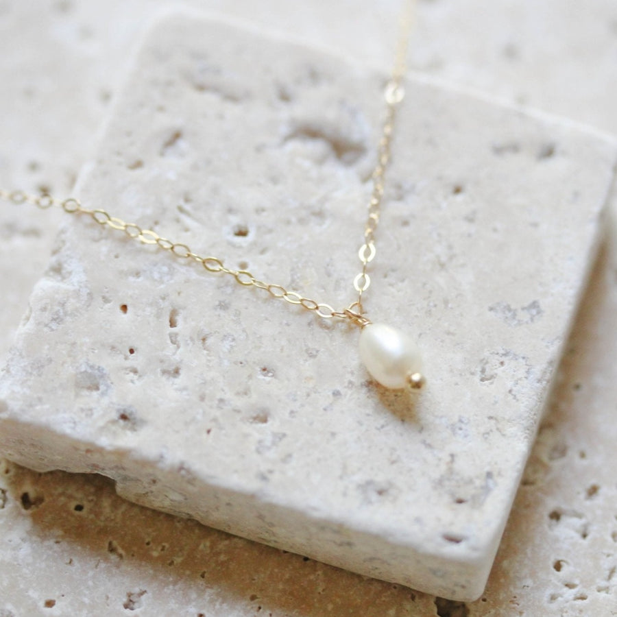Single pearl necklace with gold filled chain - DEMI - Treasures by Agnes