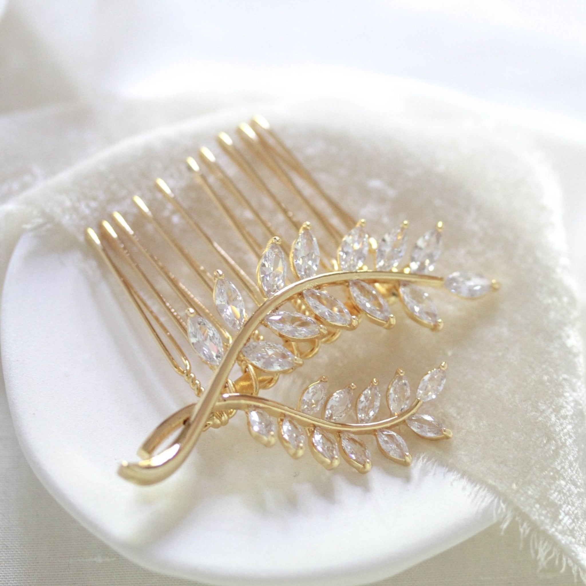 Small gold Bridal hair comb - APRILLE - Treasures by Agnes